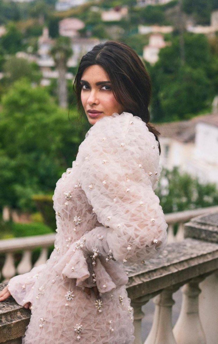 Sonam Kapoor and Diana Penty Invited For Paris Couture Week