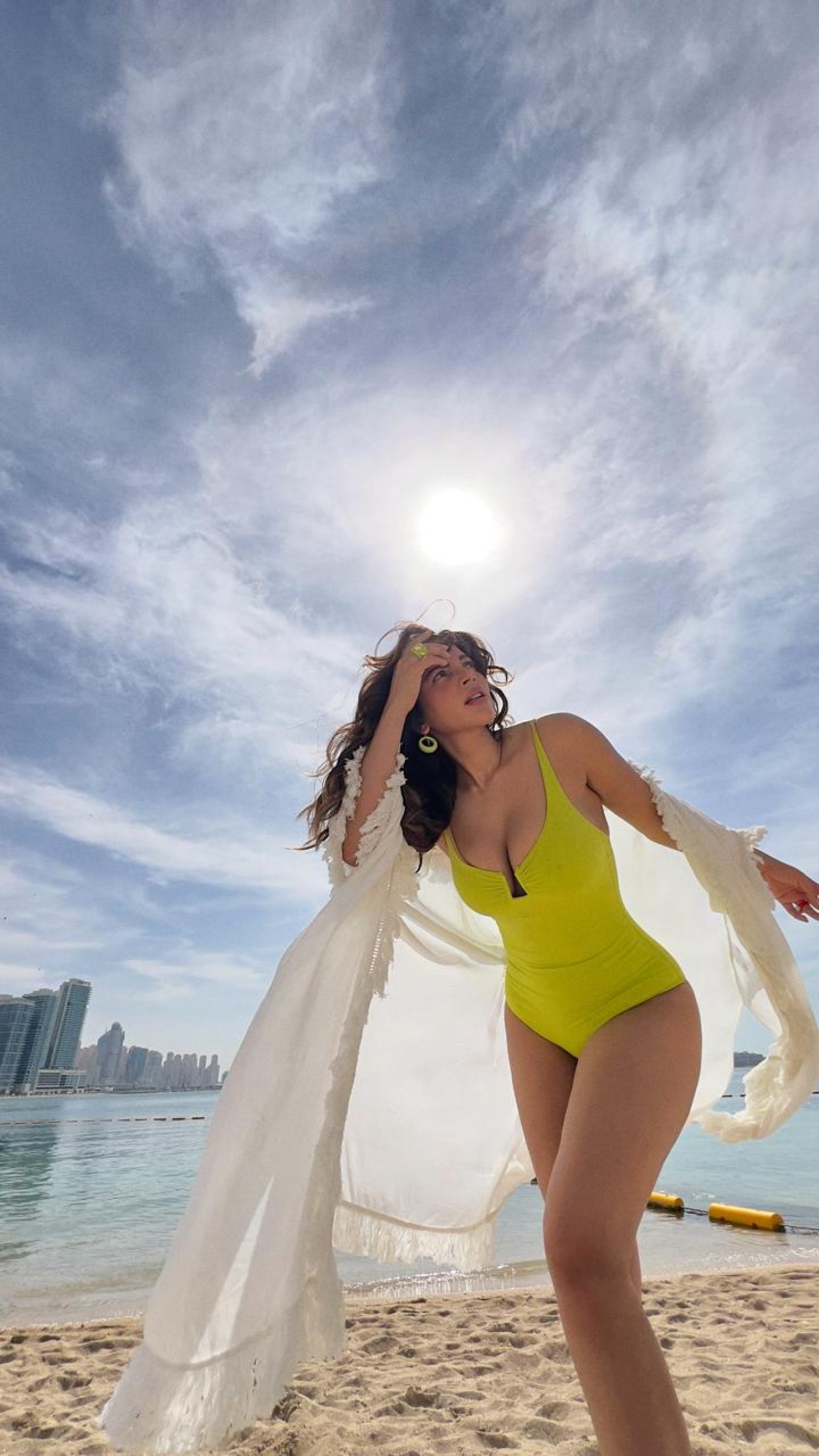 Uff What A Diva: Shama Sikander raises oomph quotient like never before  at Dubai's Kyma beach, see sizzling pics