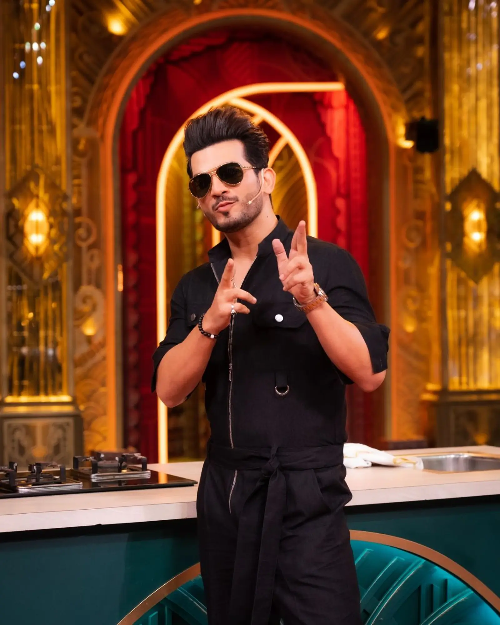 Arjun Bijlani Trends on Twitter as Fans Miss Him in This Week's Laughter Chef Episode!